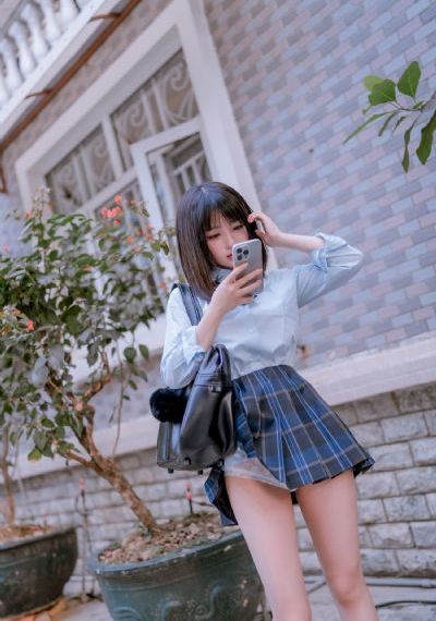嗯啊小骚逼_免费正片国语