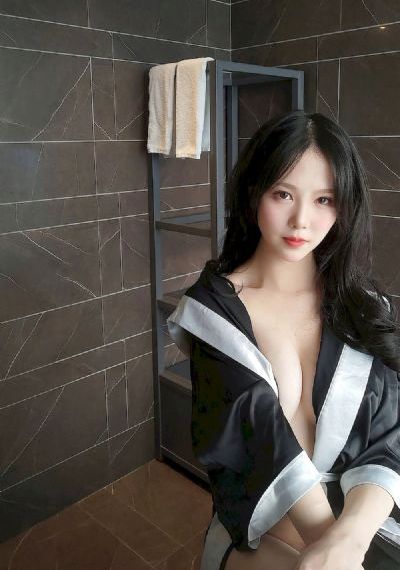 绝色美女被操视频_1080P免费播放